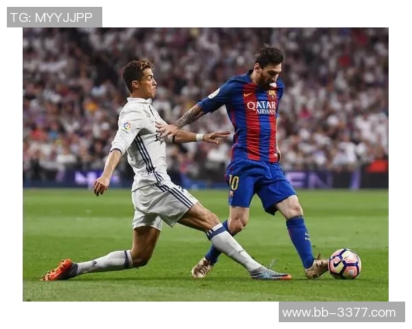 球星独爱足球动作揭秘:从梅西的变向到C罗的空中飞人技术 球星独爱足球动作揭秘:从梅西的变向到C罗的空中飞人技术